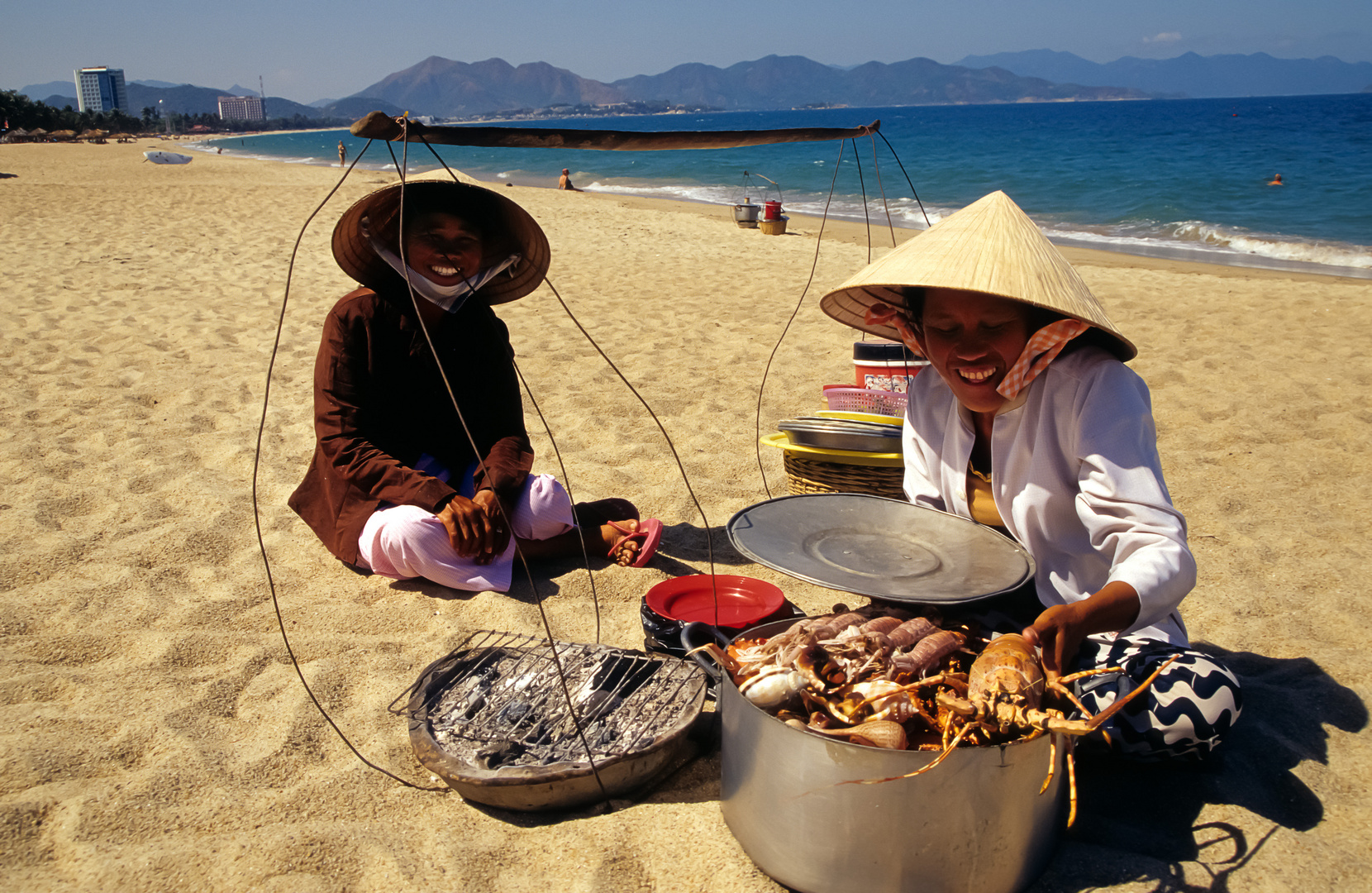 Verkäuferinnen am Strand von Na Trang