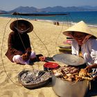 Verkäuferinnen am Strand von Na Trang