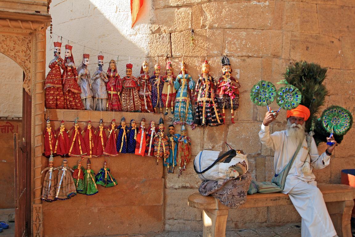 Verkaufsstände am Eingang der großen Festung in Jaisalmer/ Indien