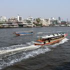 Verkehr auf dem Chao Phraya River