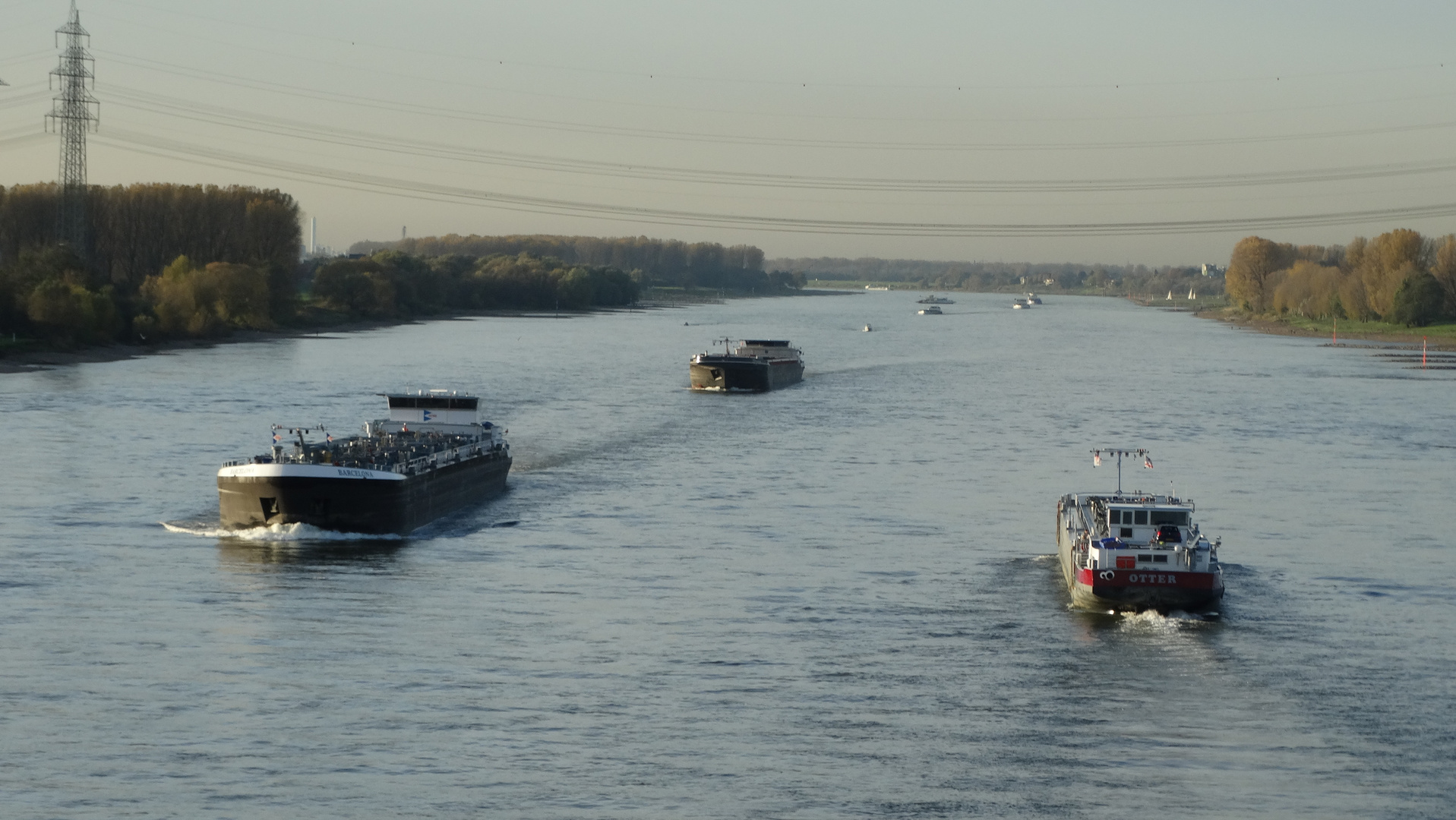 Verkehr auf dem Rhein