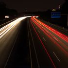 Verkehr auf der A 40 bei Nacht