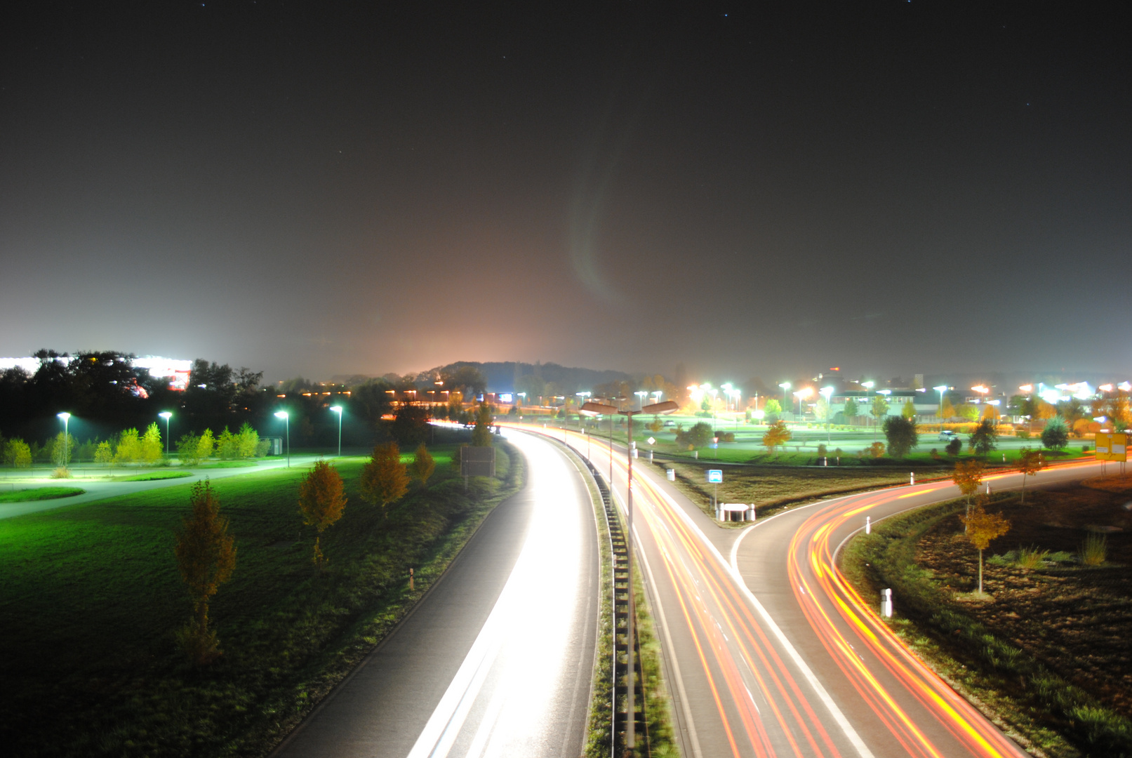 Verkehr bei Abend