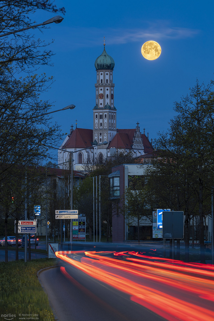 Verkehr bei Vollmond