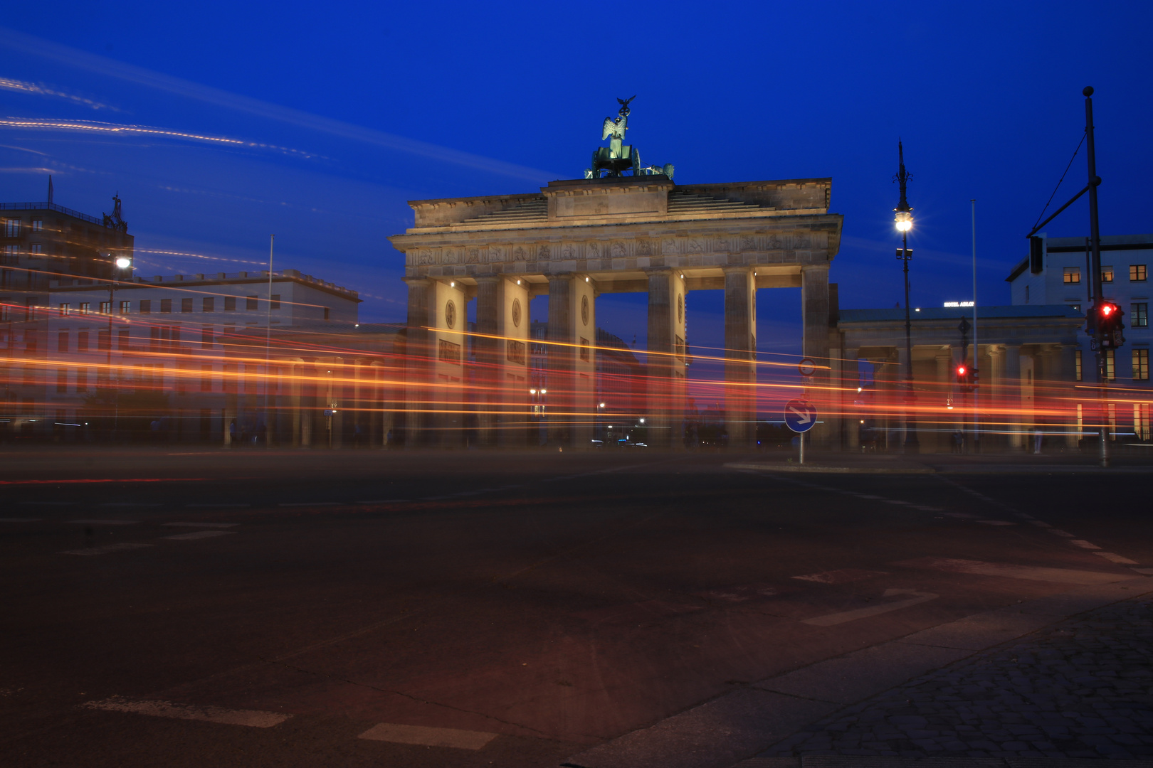 Verkehr vor dem Brandenburger Tor