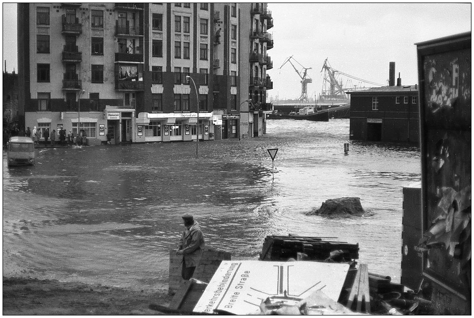 Verkehrsbehinderung wg. breiter Wasserstraße (Serie 4/10)