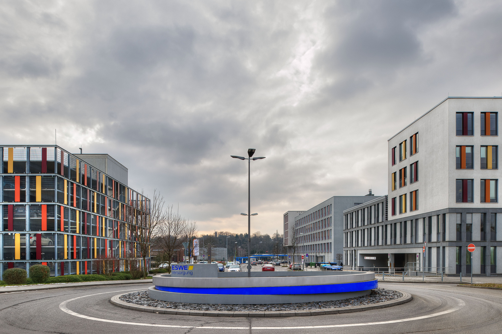 Verkehrskreisel mit Verwaltungsgebäuden, Wiesbaden