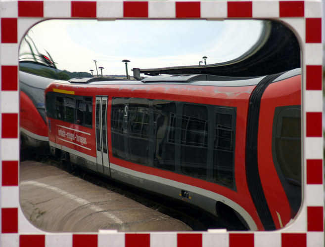 Verkehrsspiegel der Bahn