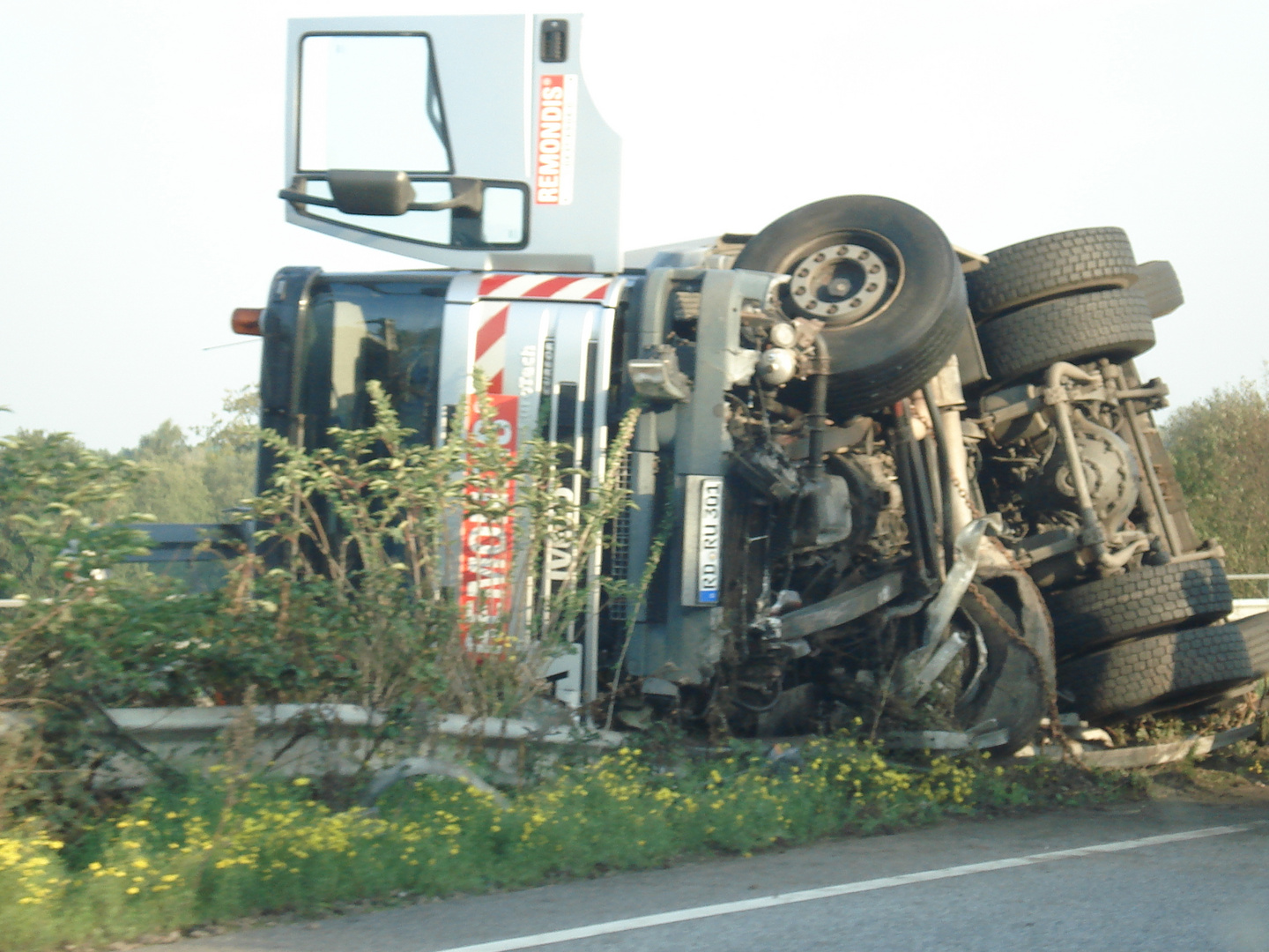 Verkehrsunfall auf der A 215 hinter 12 km Blumenthal nach Kiel