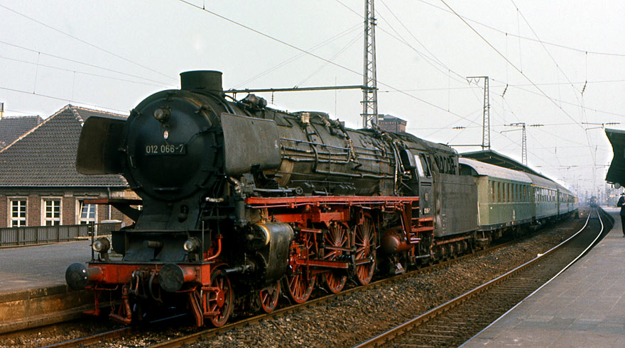 verkehrt täglich mit BR 012: D 714 nach Norddeich