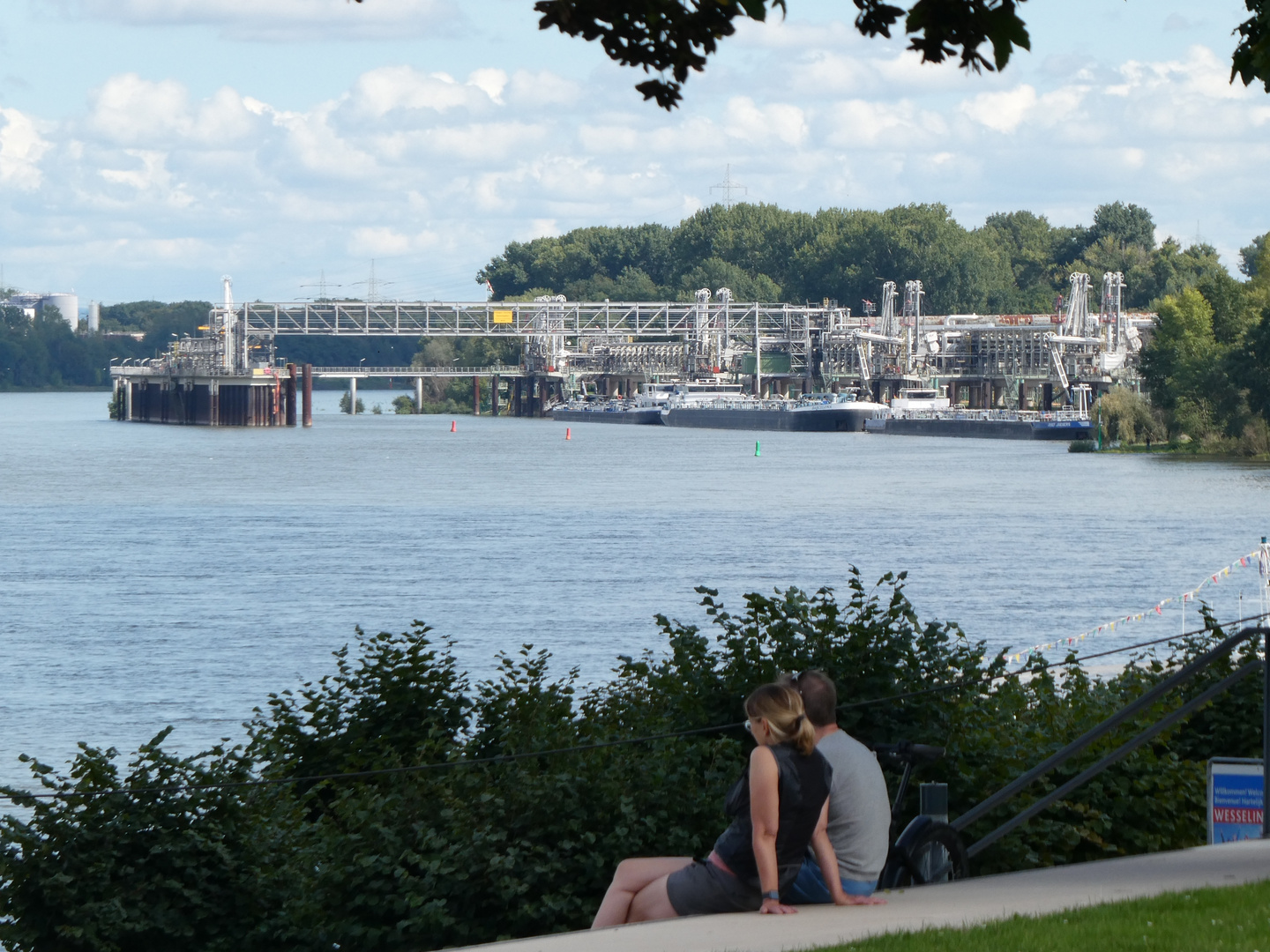 Verladeanlage am Rhein