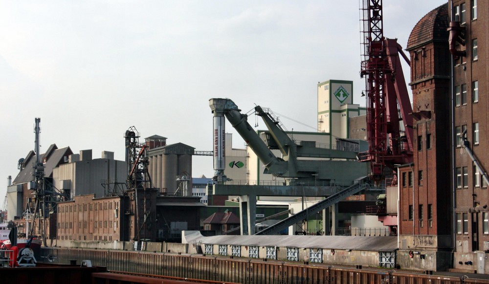 Verladeeinrichtungen im Holzhafen