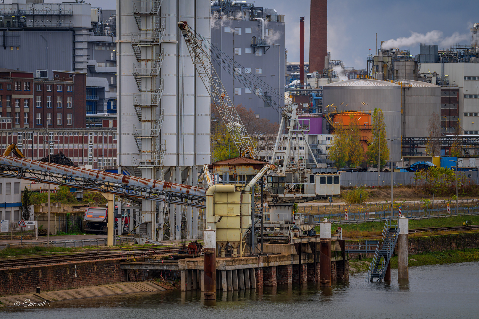 Verladekran am Mühlauhafen in Mannheim