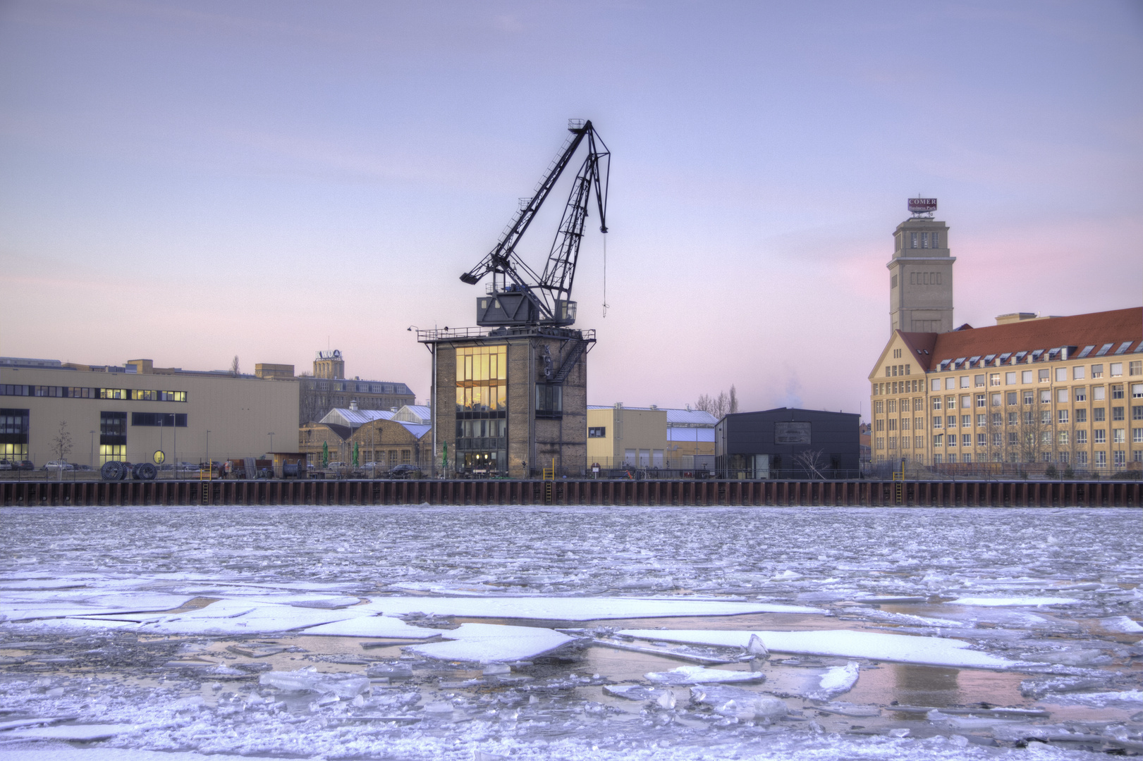 Verladekran Oberspree mit Eisschollen