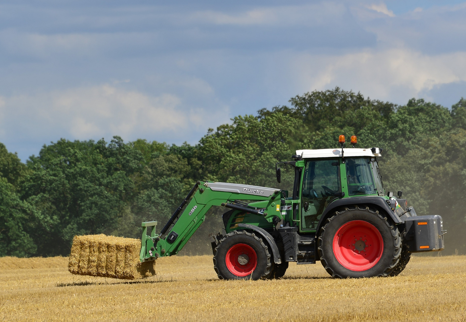 Verladen der Strohballen