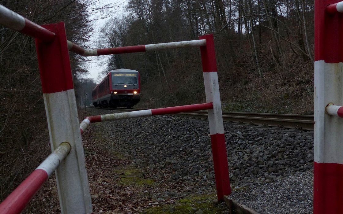 Verlasse Rot-Weiß nach Rechts zum Paradiese