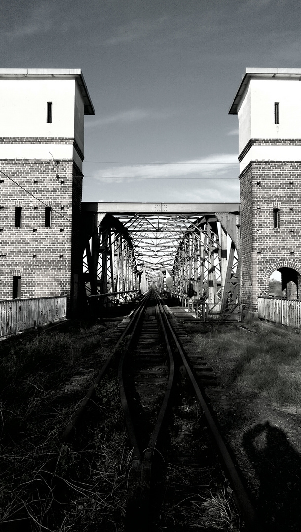 Verlassene Eisenbahnbrücke
