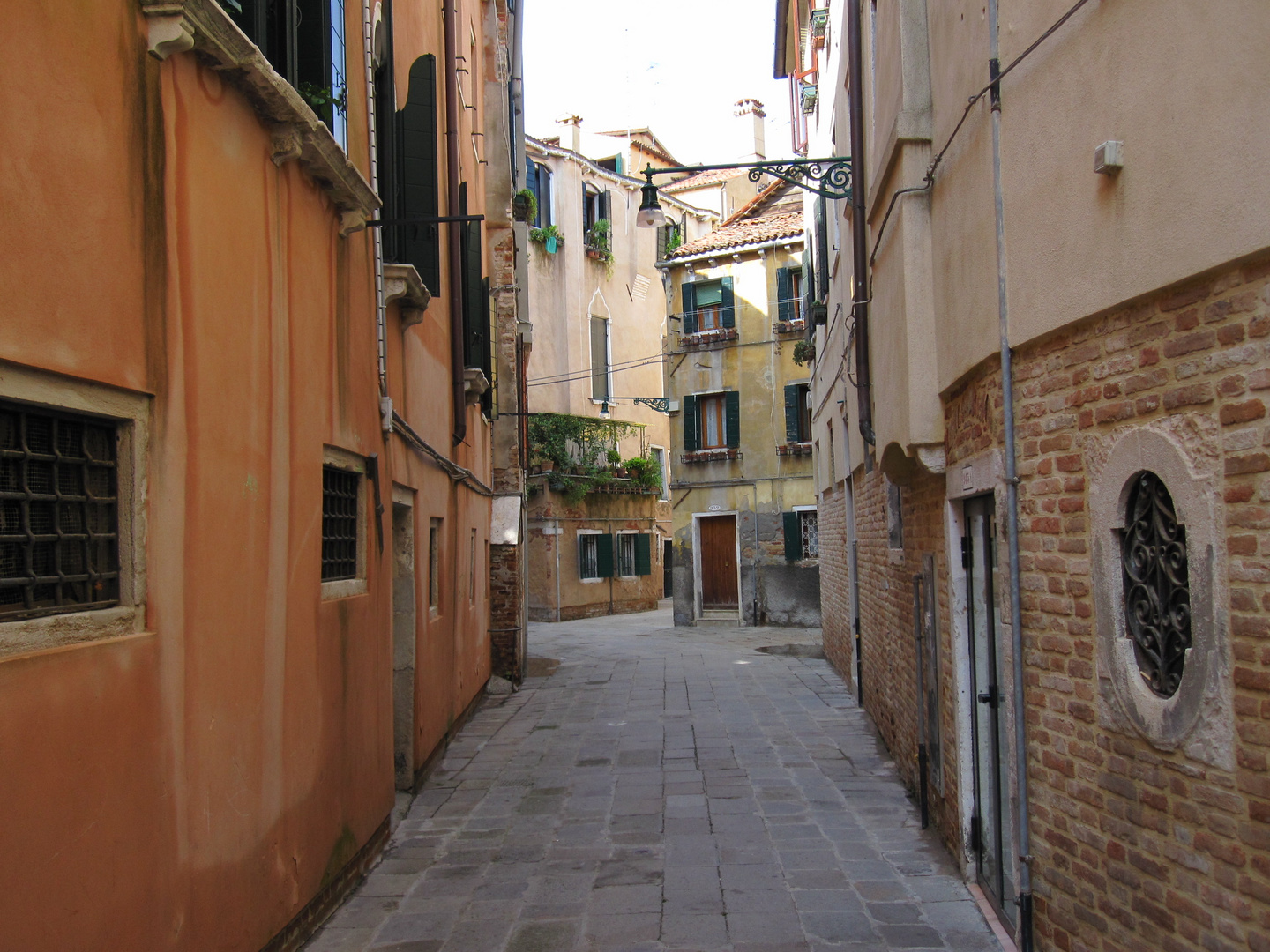 Verlassene Gasse in Venedig