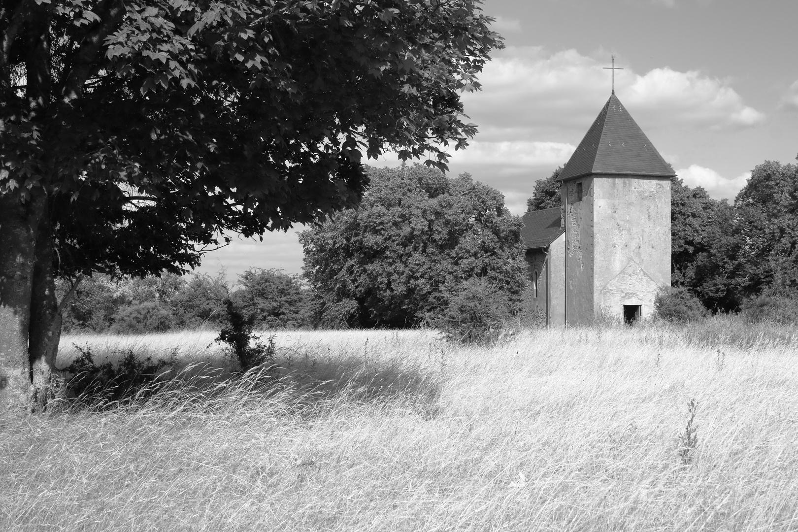 Verlassene Kirche in Wollseifen