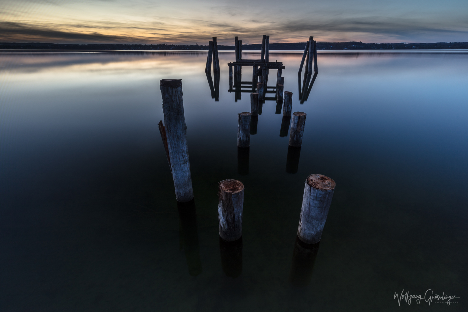 Verlassener Steg am See in Bayern