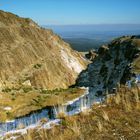 Verlassener Steinbruch im Gebirge ll