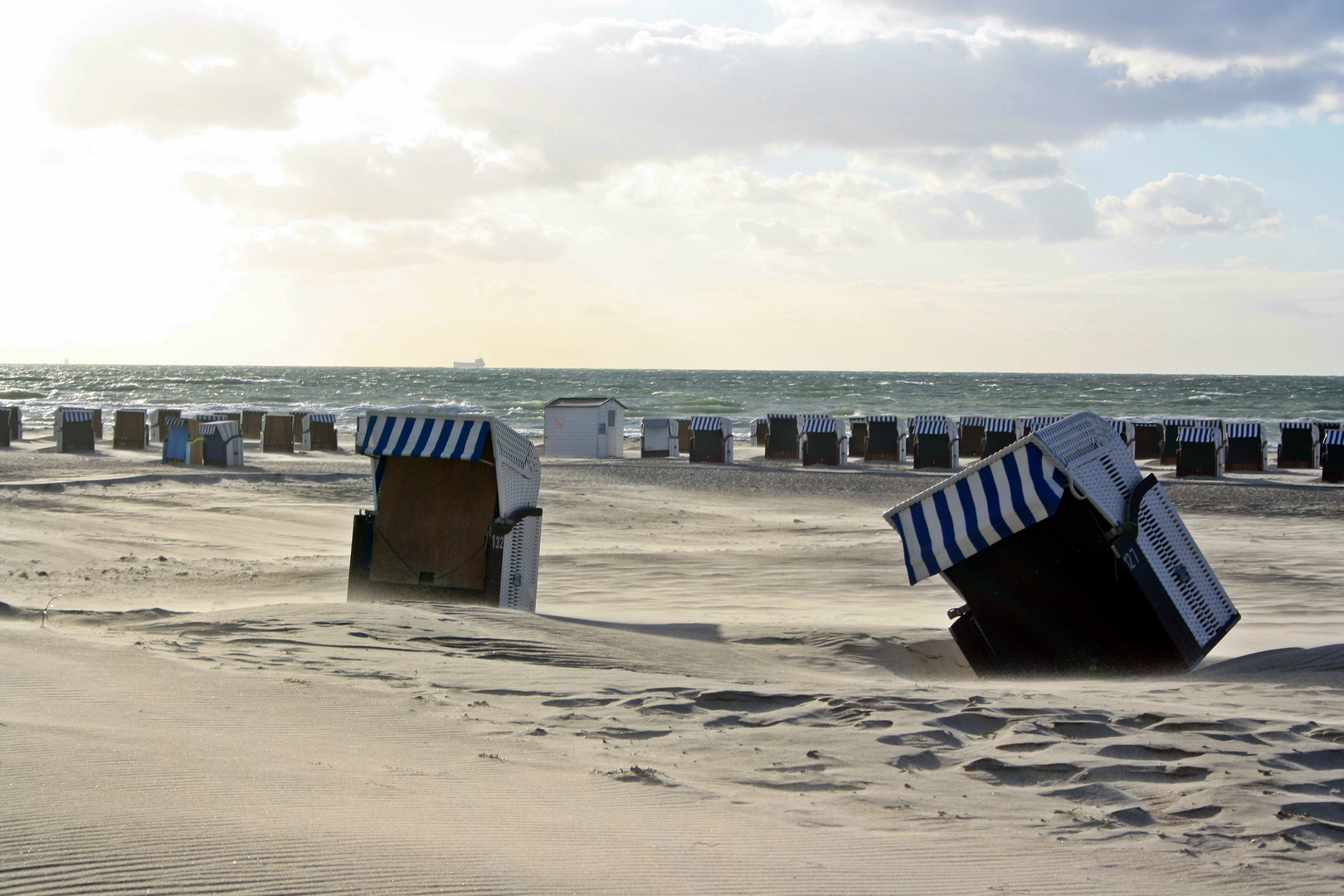 verlassener Strand in Warnemünde