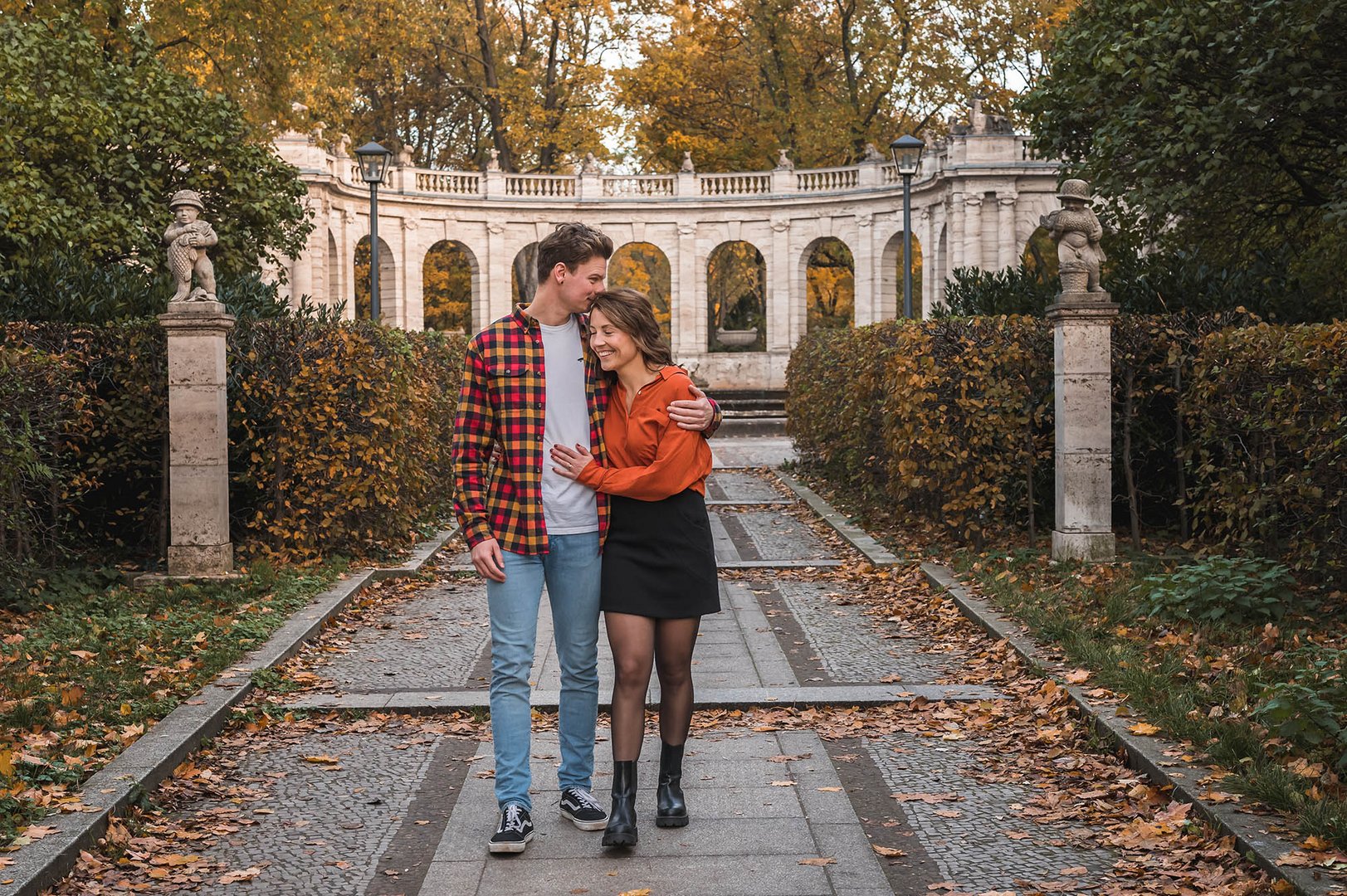  Verlobungsshooting im herbstlichen Volkspark Friedrichshain