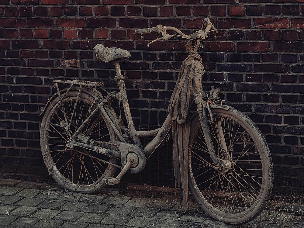 vermisstes Fahrrad wieder aufgetaucht (Streetfotografie ohne Menschen)