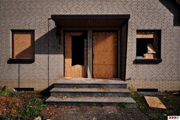 vernagelt & verschraubt