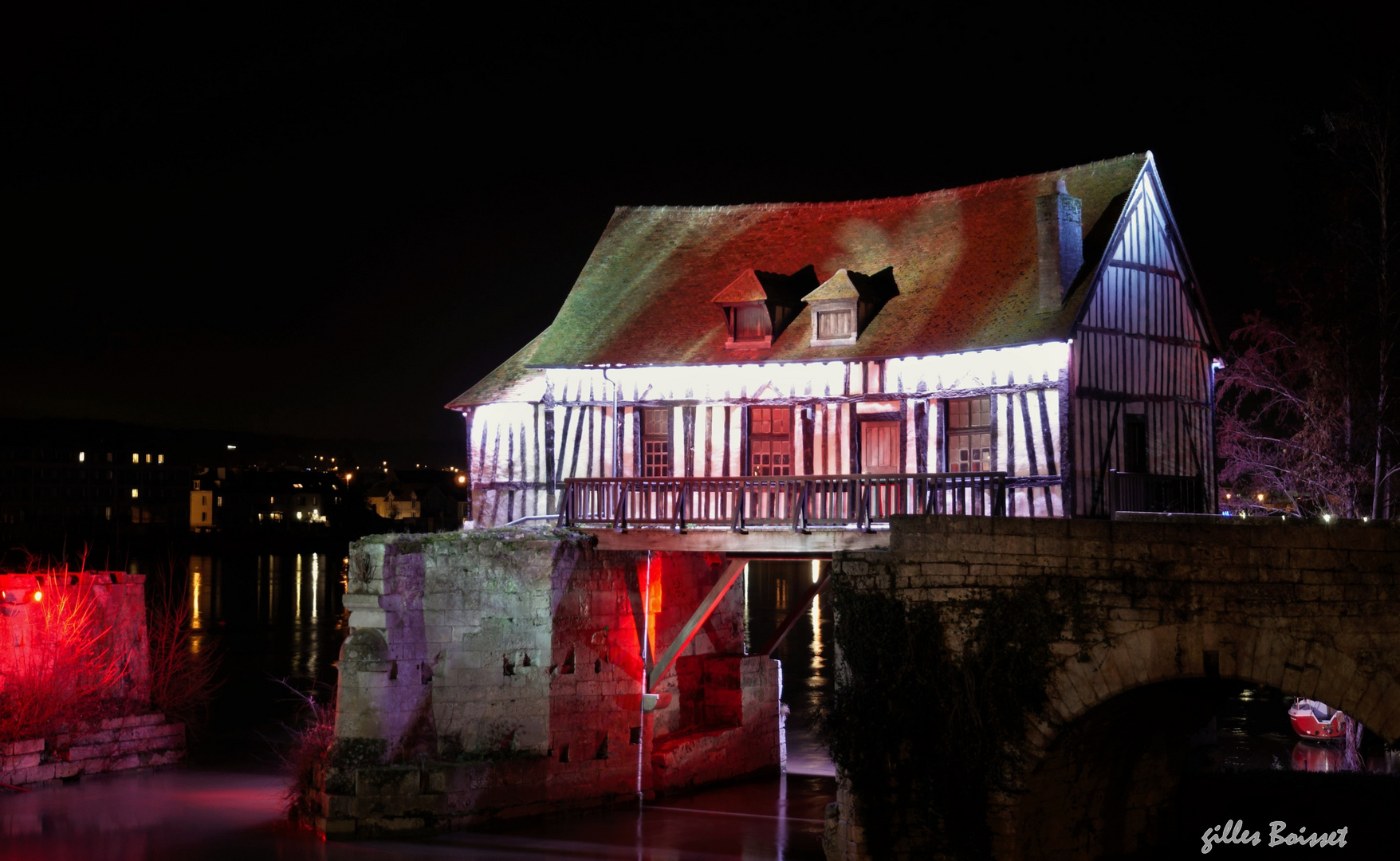 Vernon, le vieux moulin en tenue de soirée