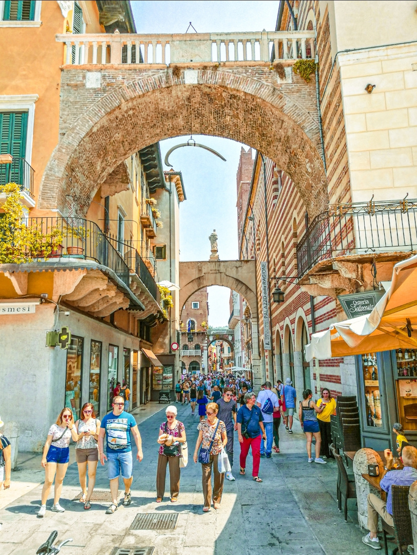 Verona - L'Arco della Costa, Piazza Erbe - Italia