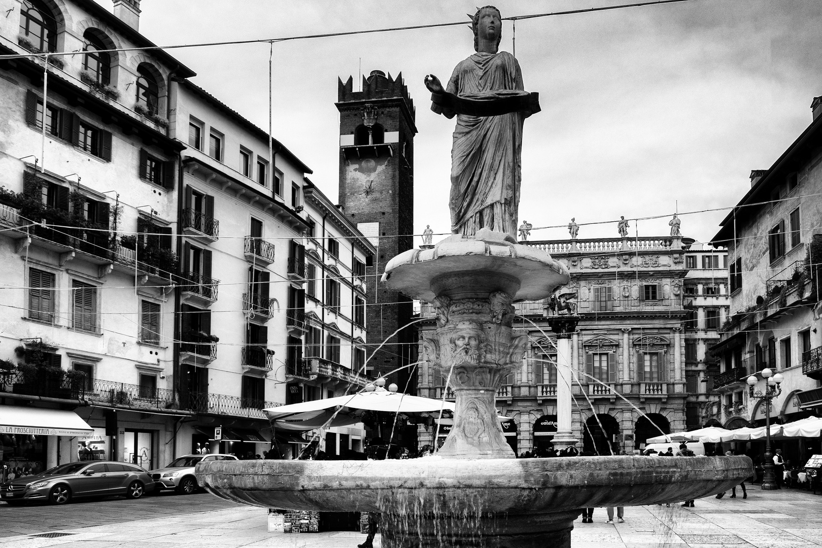 Verona, Piazza Erbe, la fontana