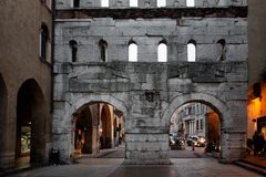 Verona, Porta Borsari al crepuscolo