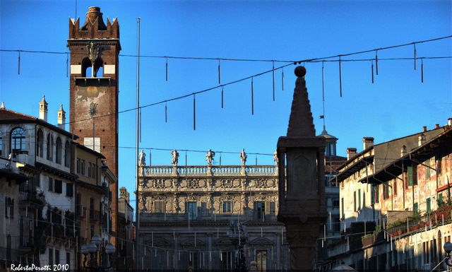 VERONA (scorcio di piazza Erbe)