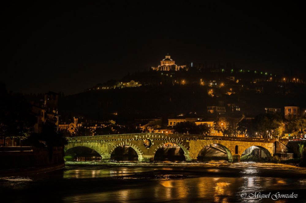 verone by night  ponte di pietra