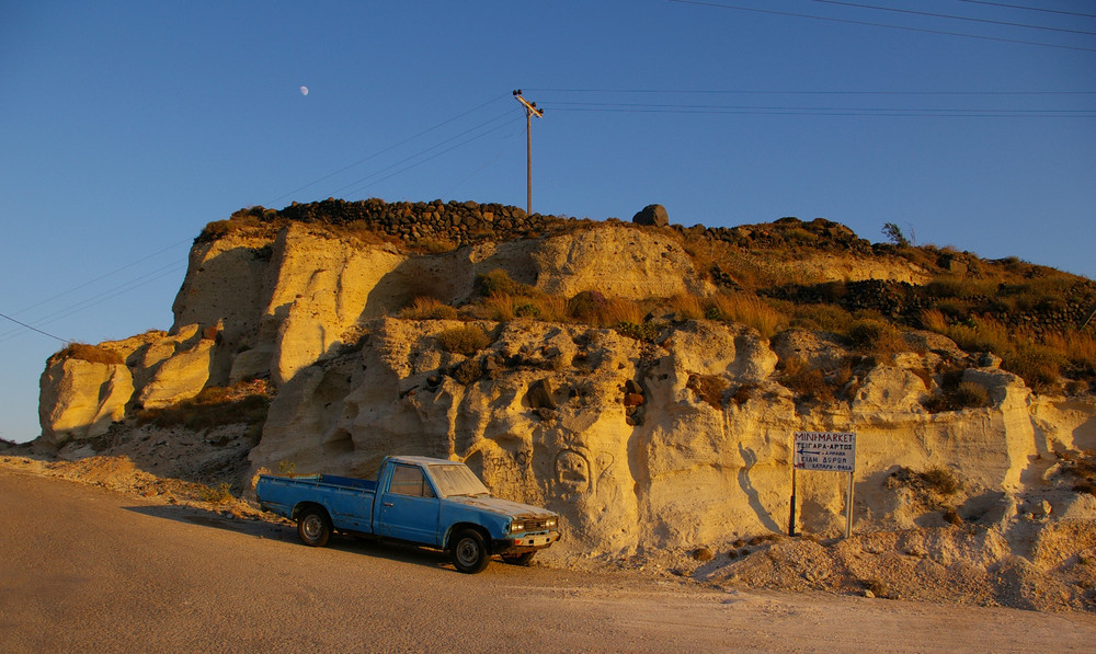 Verrecktes Auto aufSantorini