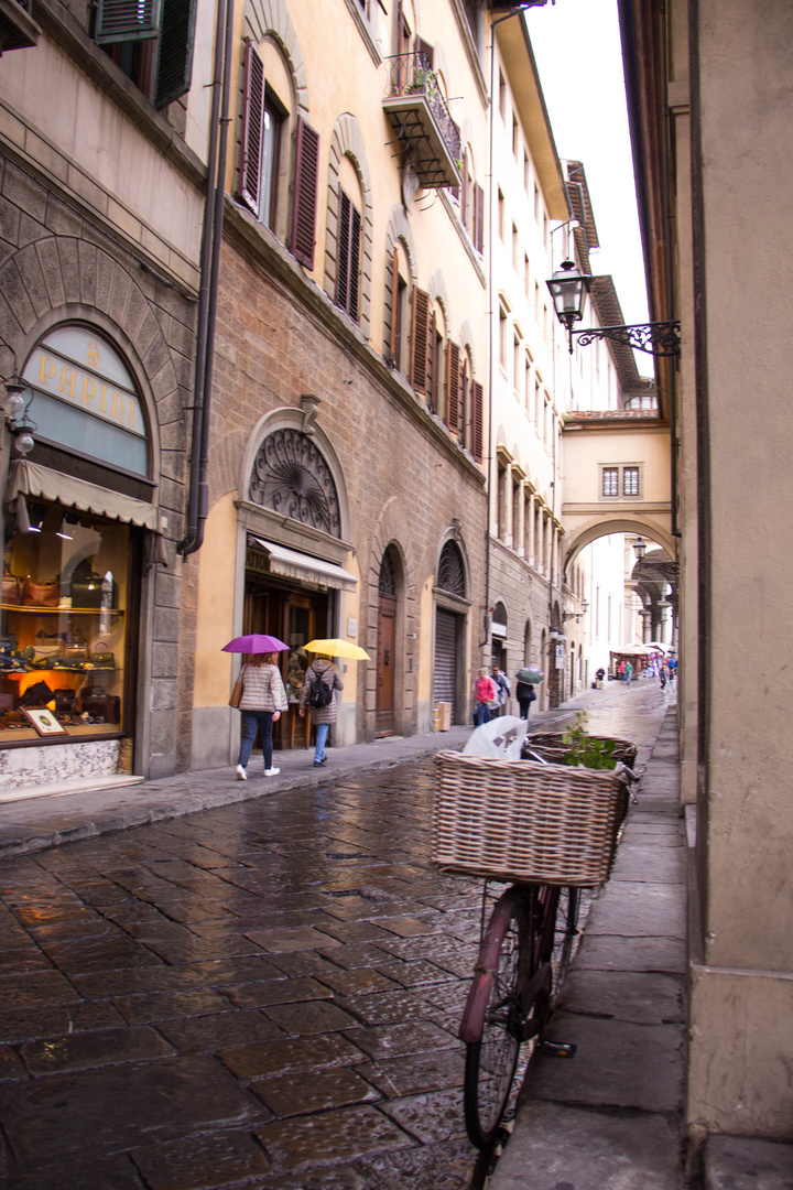 verregnete Gasse in Florenz