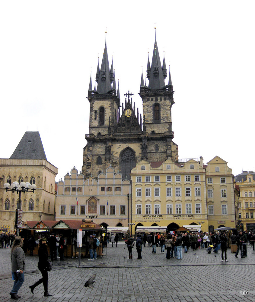 Verregnetes Prag: Teynkirche am Altstädter Markt.