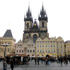 Verregnetes Prag: Teynkirche am Altstädter Markt.