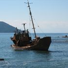 Verrostetes Schiffswrack in Griechenland