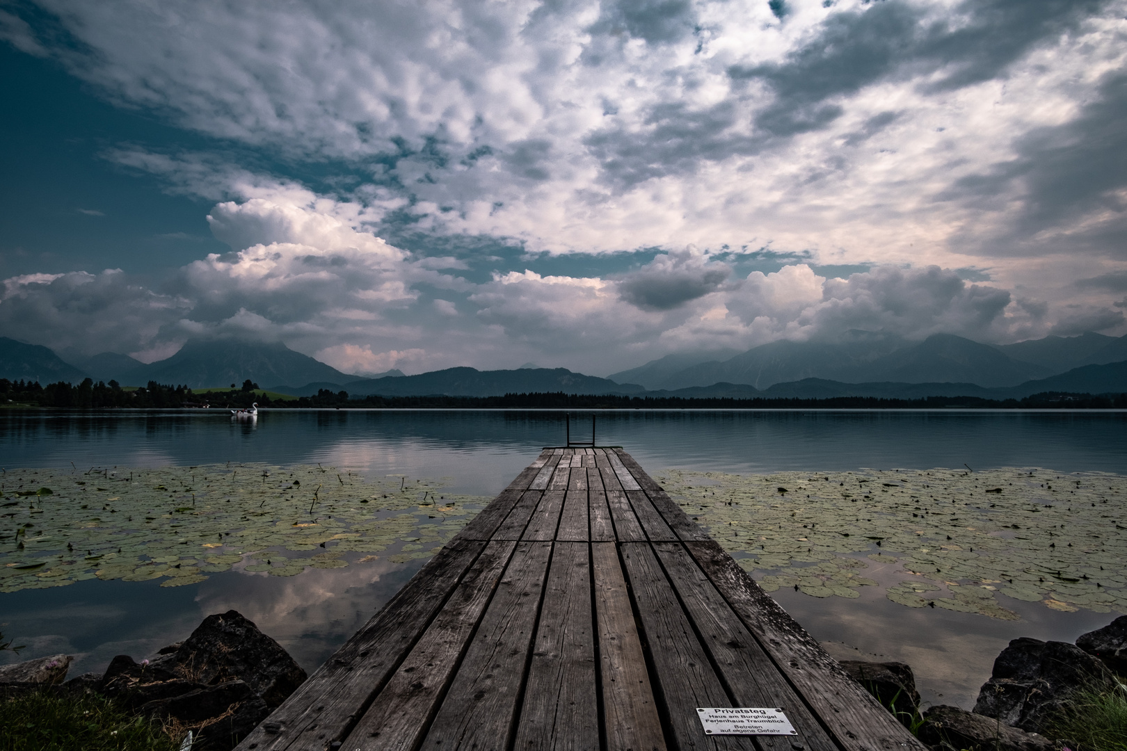 Verrückter Himmel am Hopfensee im  Allgäu