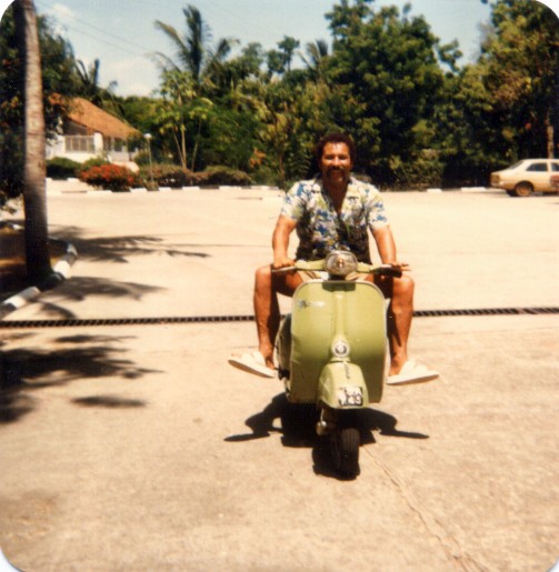  Verrückter Rollerfahrer in Kenia