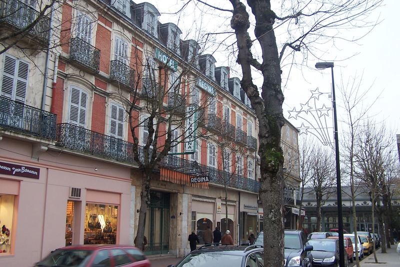 Vers le palais des sources