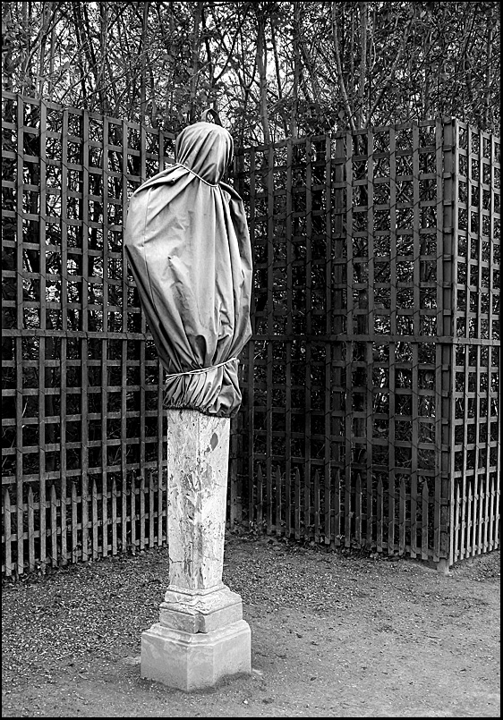 Versailles - Statues couvertes pour l'hiver