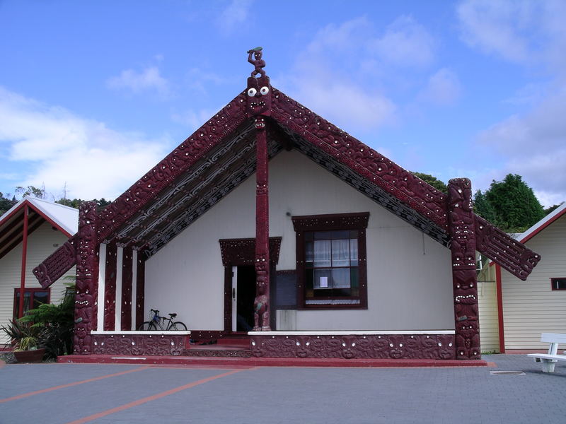 Versammlungshaus von Whakarewarewa in der Nähe von Rotorua (Nordinsel)