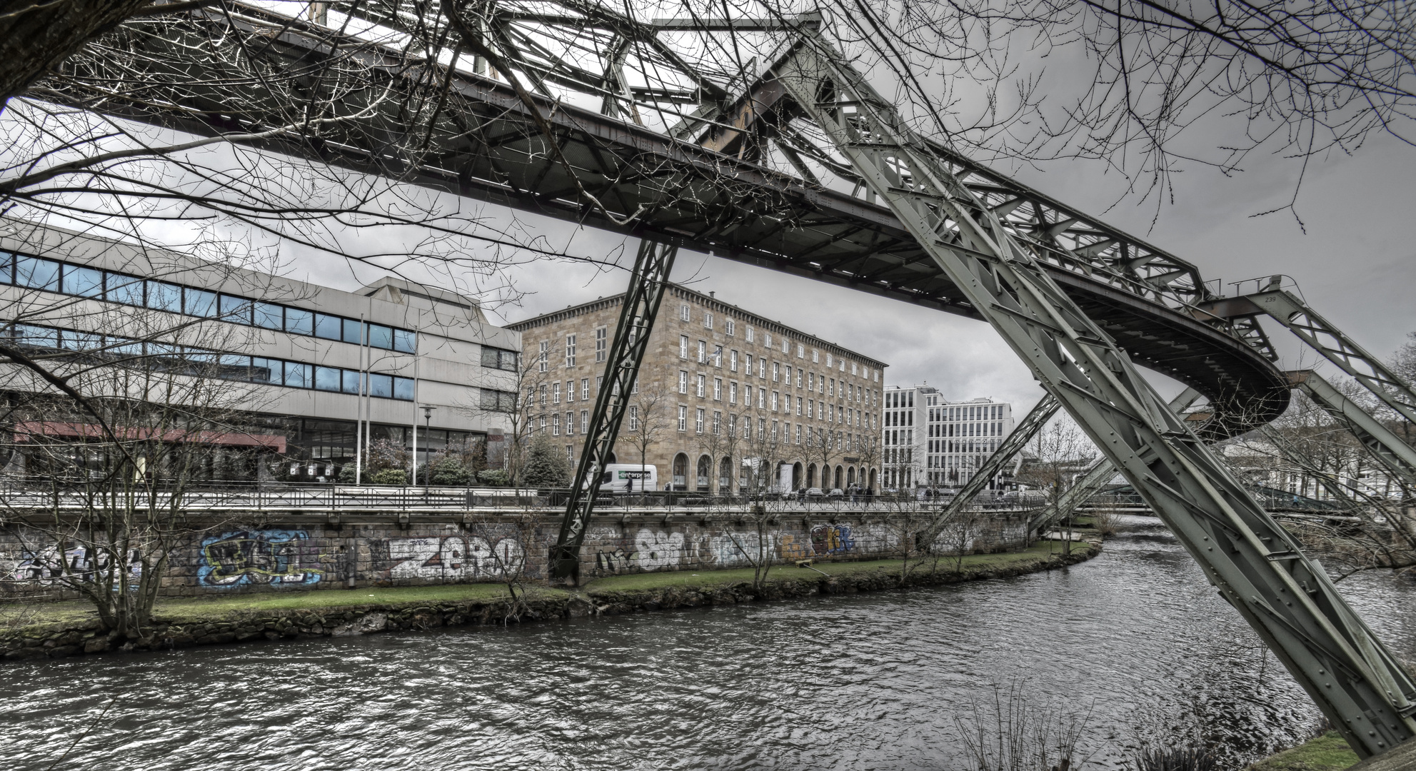 Verschiedene Baustile am Islandufer