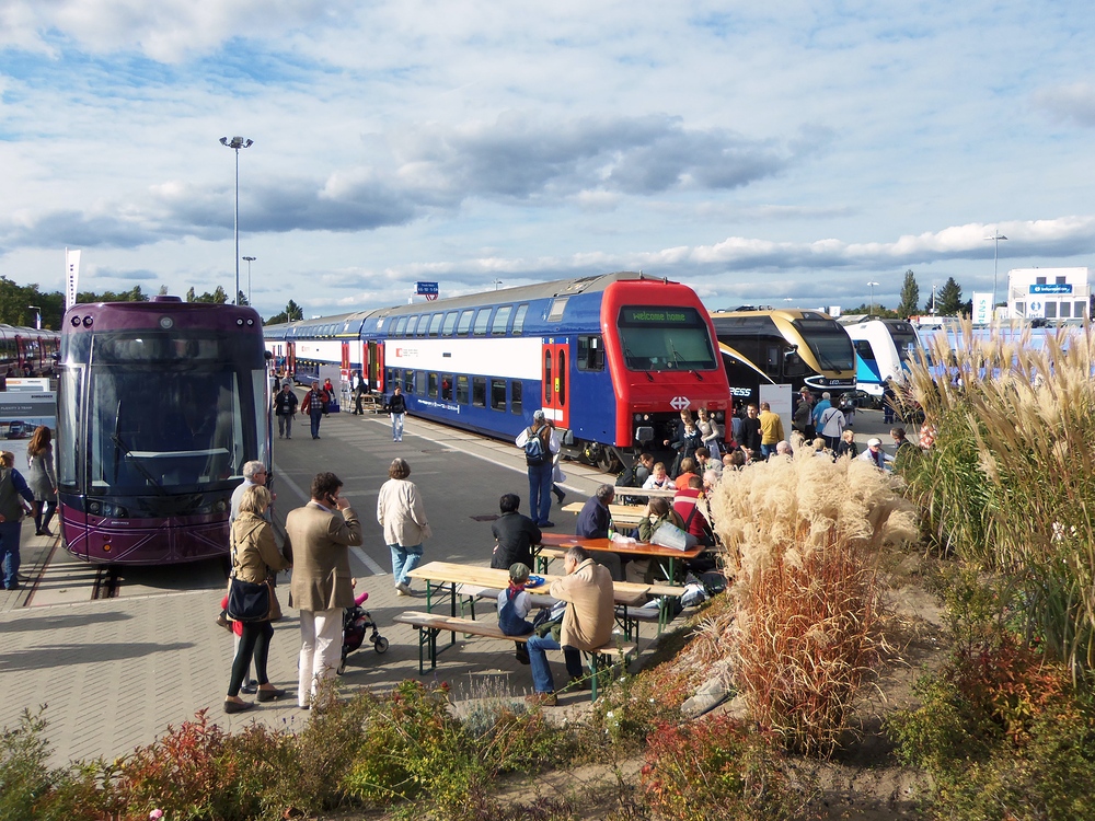 Verschiedene Nahverkehrszüge