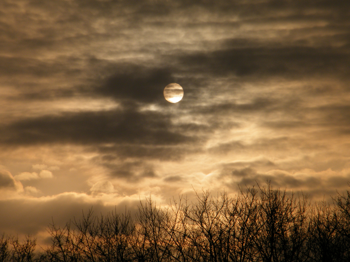 Verschleierte Sonne