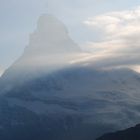 Verschleierung - Matterhorn im herbstlichen Dunst, Walliser Alpen.Schweiz