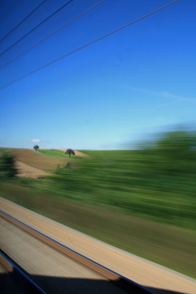 Verschlußzeit-Experiment: Blick aus ICE-Fenster (2)